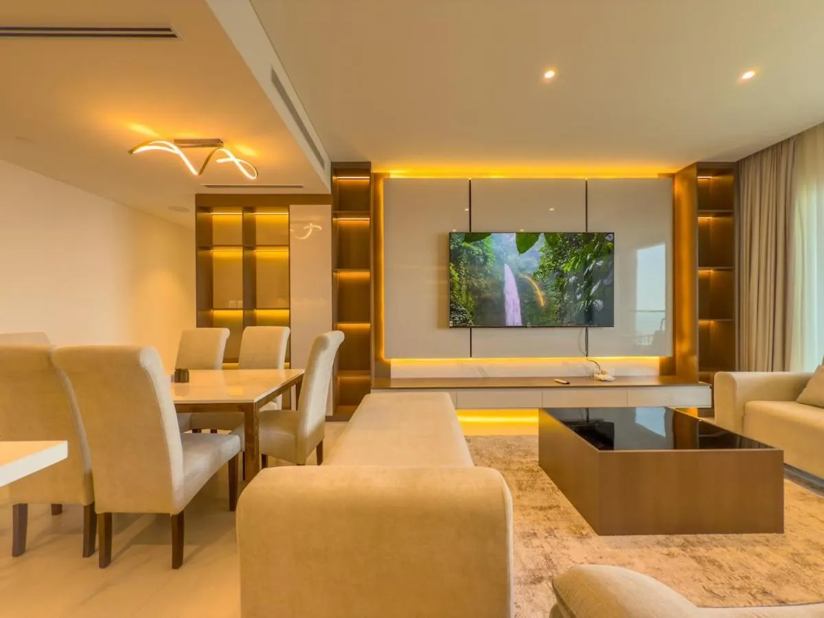 Elegant 2-Br With Modern Comfort Dubai Apartment