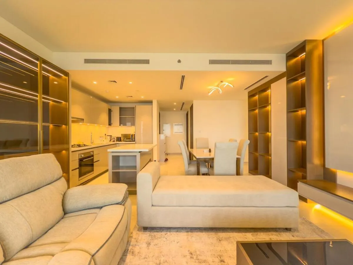 Elegant 2-Br With Modern Comfort Dubai United Arab Emirates