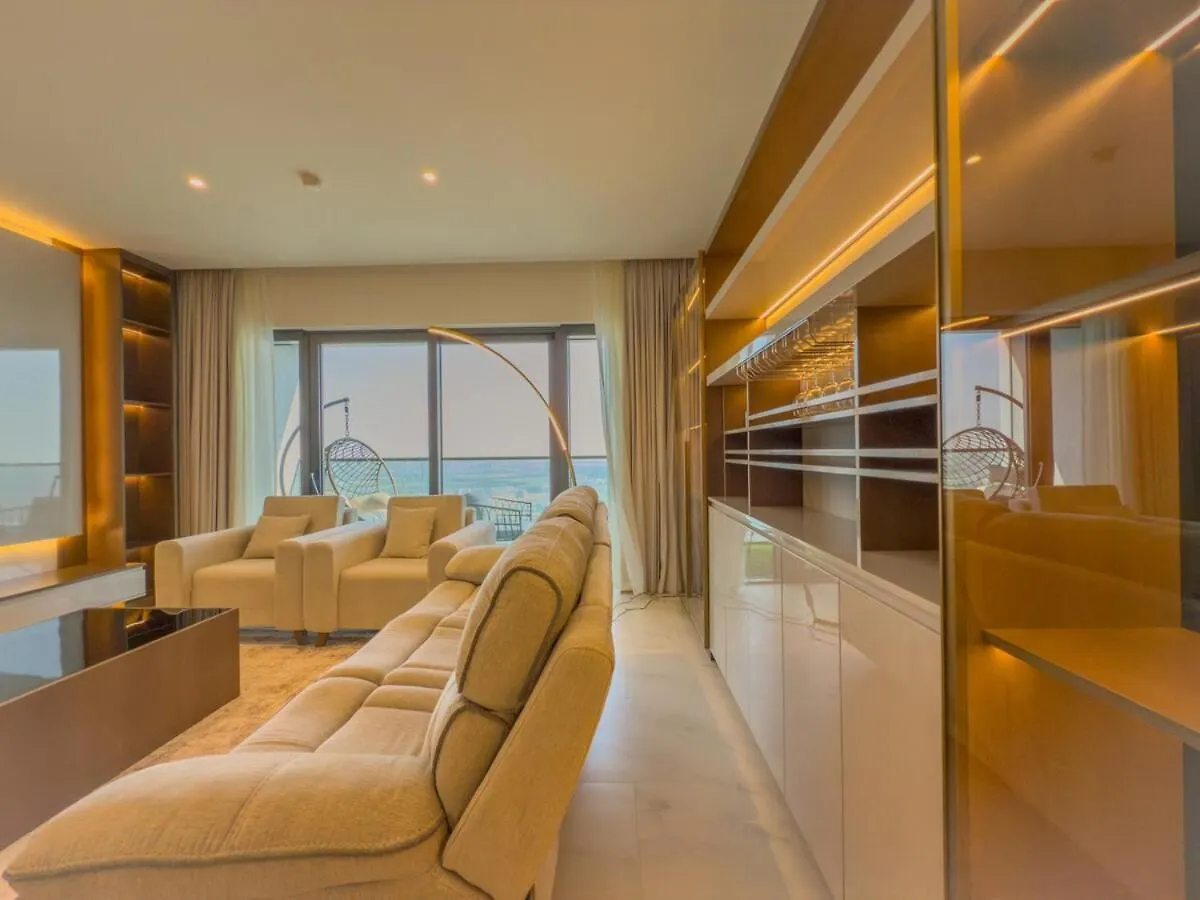 Elegant 2-Br With Modern Comfort Dubai Apartment