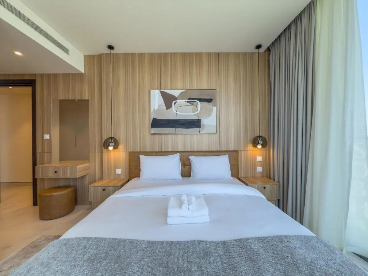 Elegant 2-Br With Modern Comfort Dubai United Arab Emirates