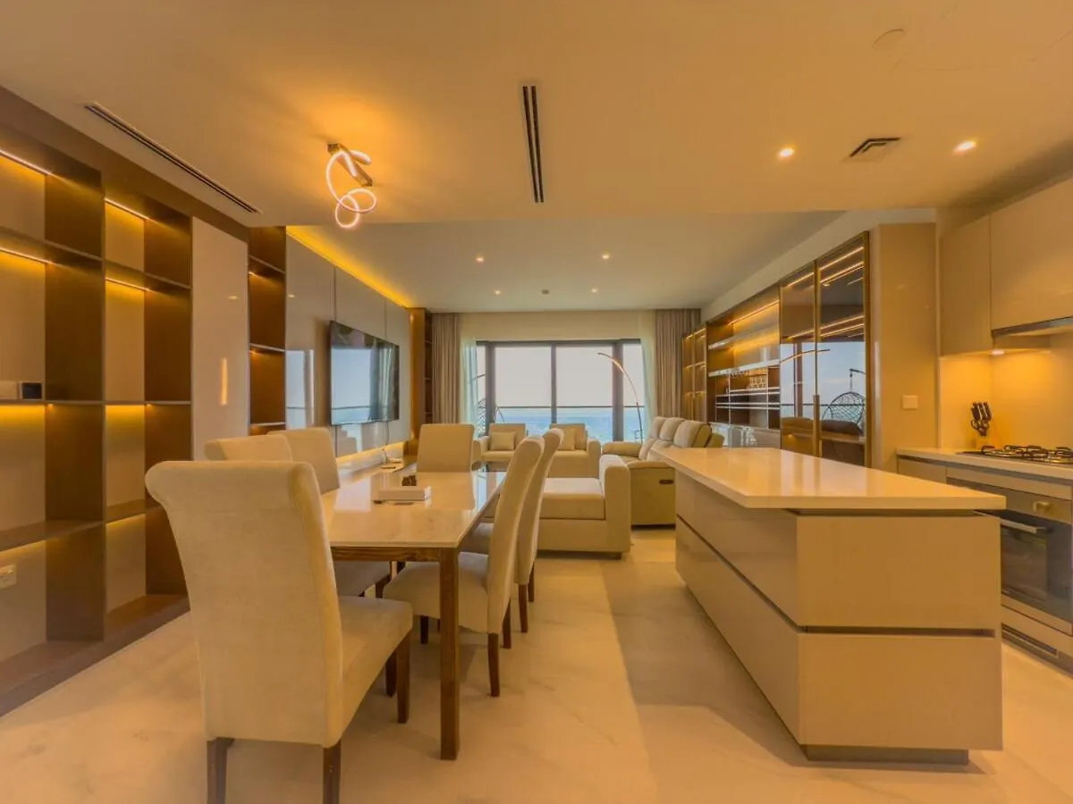 Elegant 2-Br With Modern Comfort Dubai United Arab Emirates