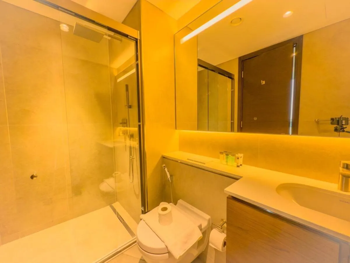 Elegant 2-Br With Modern Comfort Dubai United Arab Emirates